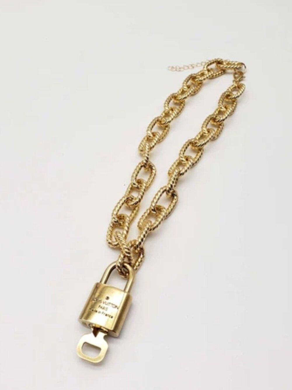 Gold-Plated Necklace with Authentic Louis Vuitton Padlock - Picture 5 of 10